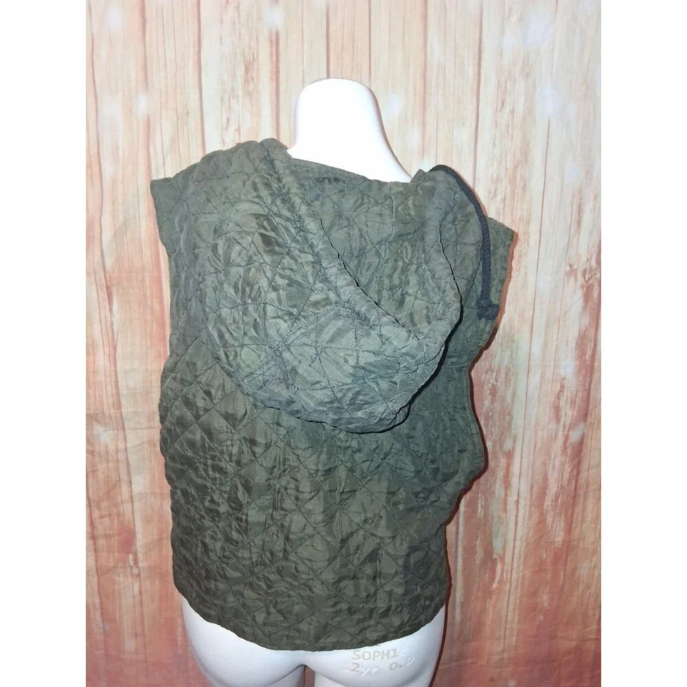 Contempo Casuals Olive Crop Quilted Zip Up Vest Sz L
